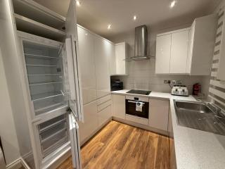 Edgware Bright 2 Bedrooms, Flat 3 has a Huge Balcony - Stone Grove - 9
