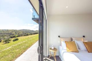 Tradewinds Luxury Apartment, views, pool and spa - - 9