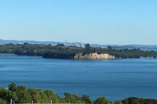 Tradewinds Luxury Apartment, views, pool and spa - 3