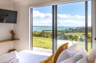 Tradewinds Luxury Apartment, views, pool and spa - - 2