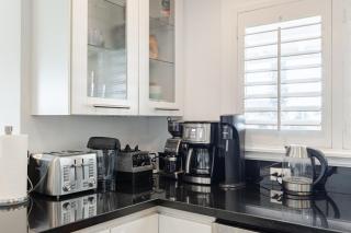 Lagoon Living Offsite and Family Retreat! - San Mateo - 5