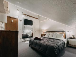 Snowater Condo 73 - Views - Wi-Fi - Sleeps 6 - Deming - 1