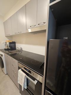 Cityscape Retreat - Apartment with Pool and Gym - 7