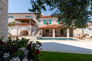 Villa Caterina für 12 Personen unweit von Porec, 3 separate Wohneinheiten, Pool, Whirlpool, Fitness und Billard - Selina - 8