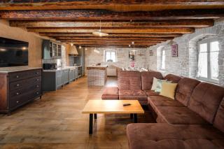 Villa Caterina für 12 Personen unweit von Porec, 3 separate Wohneinheiten, Pool, Whirlpool, Fitness und Billard - Selina - 2