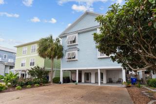 Steps to the Sand in Carolina Beach Sleeps 10 Villa - Carolina Beach - 4