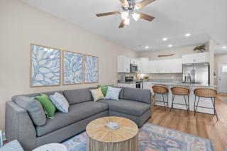 Modern Retreat Minutes to Emerald Isle Beach Villa - Cedar Point - 2