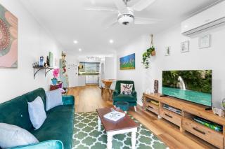 Seaside Serenity: Charming 2-Bedroom Getaway - Scarborough - 3