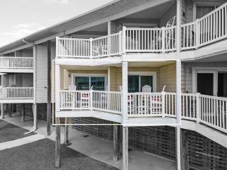 Southern Shores Oak Island Oceanfront with Pool Villa - Oak Island - 8
