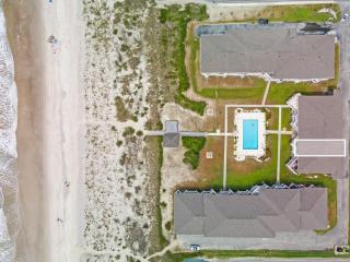 Southern Shores Oak Island Oceanfront with Pool Villa - Oak Island - 6