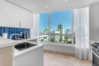 FontaineBleau Suite - Street & Partial Ocean view - Miami Beach - 1