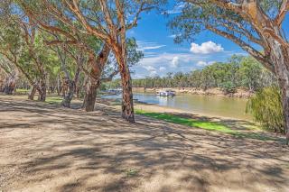 Riverlyne - Riverfront Holiday Home - Moama - 7