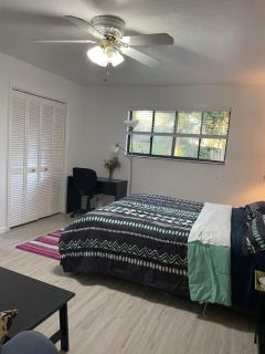 Private Entrance Room w bath & kitchenette - Not an Apartment - Gainesville - 8