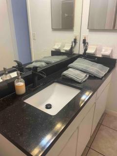 Private Entrance Room w bath & kitchenette - Not an Apartment - Gainesville - 3