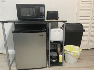 Private Entrance Room w bath & kitchenette - Not an Apartment - Gainesville - 2