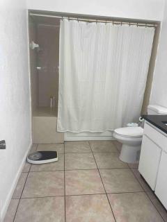 Private Entrance Room w bath & kitchenette - Not an Apartment - Gainesville - 1
