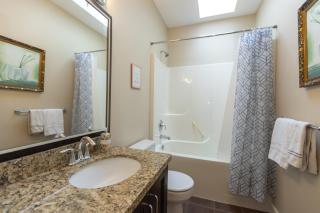 Luxury Rainbow House with Pool Table, Oceanview - Nanaimo - 1