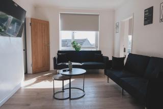 Stylish 3BR Stay by Hampden No 161 with Free Parking - Glasgow - 0