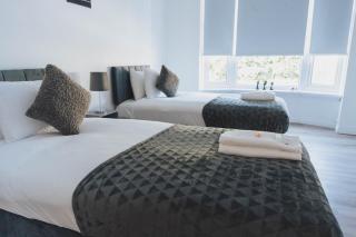 Stylish 3BR Stay by Hampden No 161 with Free Parking - Glasgow - 7