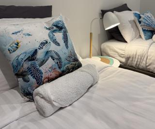 City Beach Brisbane Queens Wharf -Spectacular River Views - Sleeps 6 - 4