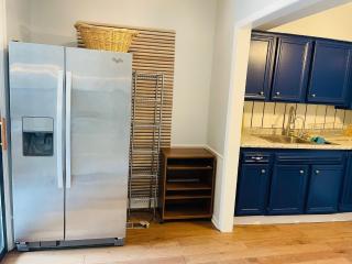 Studio with a private entrance and garage, 30 days minimum - 1