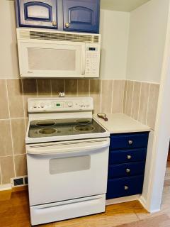 Studio with a private entrance and garage, 30 days minimum - 3