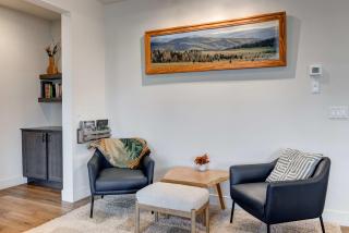 Scenic Modern Home with Private Patio & Fireplace - Belgrade - 1
