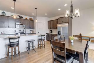 Scenic Modern Home with Private Patio & Fireplace - 8