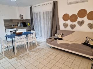 Beautiful F2 in a blue beach residence - 8