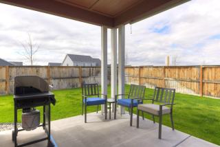 Scenic Modern Home with Private Patio & Fireplace - 7