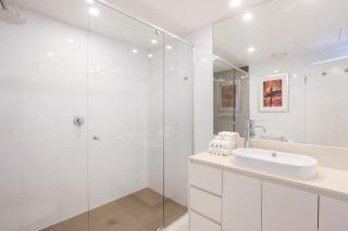 Number 1 H Residences - WiFi, Parking & More by Gold Coast Holidays - 6