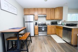 Modern Two BR Townhome, Workspace, Free Parking and Wi-Fi - Raleigh - 3