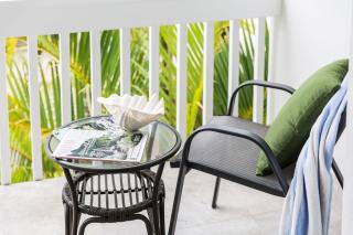 Aloha - Noosa Pde - location and beach style - 5