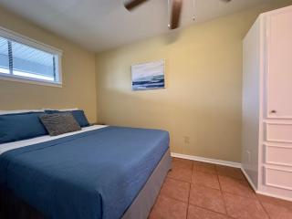 Poolside Island Condo - Port Arthur - 7