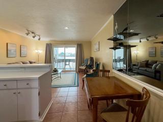 Poolside Island Condo - Port Arthur - 1