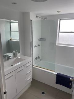 2 Bdrm 2 Bthrm Beachfront apartment Surfers Paradise - Gold Coast - 3