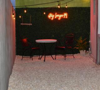 Spacious 1 Bedroom Unit with Concierge - - 0