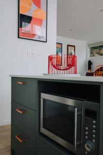Retro Retreat - by Coast Hosting - Terrigal - 9