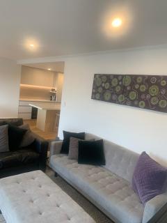 Remuera Three Bedroom Furnished Apartment - 5