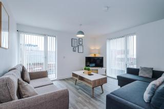 Stylish Two Bedroom City Apartment with Balcony - Manchester - 2