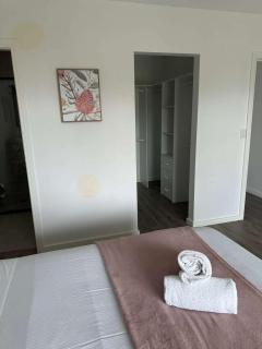 Ensuite Double Room - Central & Convenient Location in Guildford West - Holroyd - 9
