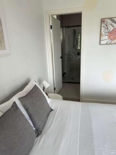 Ensuite Double Room - Central & Convenient Location in Guildford West - Holroyd - 7