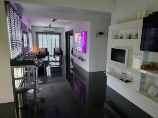 Flame Tree Suite 110 sqm 2-Bedroom Apartment - 7