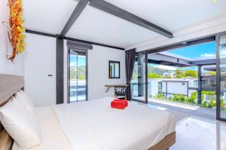 Loft-Style Hyper Modern 4Br Villa Sunset garden 6 with 12x5m Salt Pool - 6