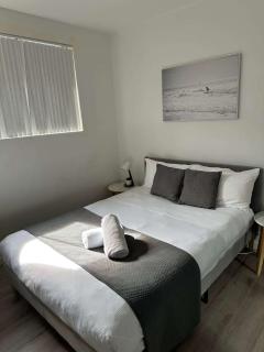 Double Room in Guildford West - Near Parks & Eateries - Explore with Ease - Shared Bathroom - Holroyd - 5