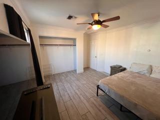 Secluded Downtown 3 Bedroom Home - Phoenix - 1
