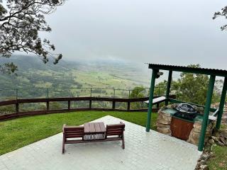 Eagles Eyrie Spa Lodge - Vacy - 0