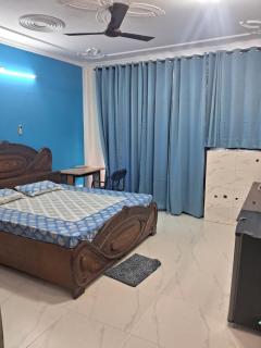 Elegant Studio Room Near Airport - 0