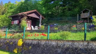 Ferienhaus am Bach mit großem Garten - 2
