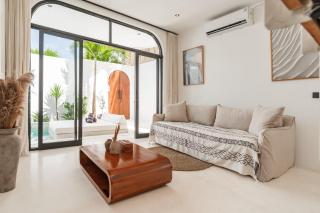 Cozy and Unique Villa with Spacious living room and Pool - Kerobokan - 9
